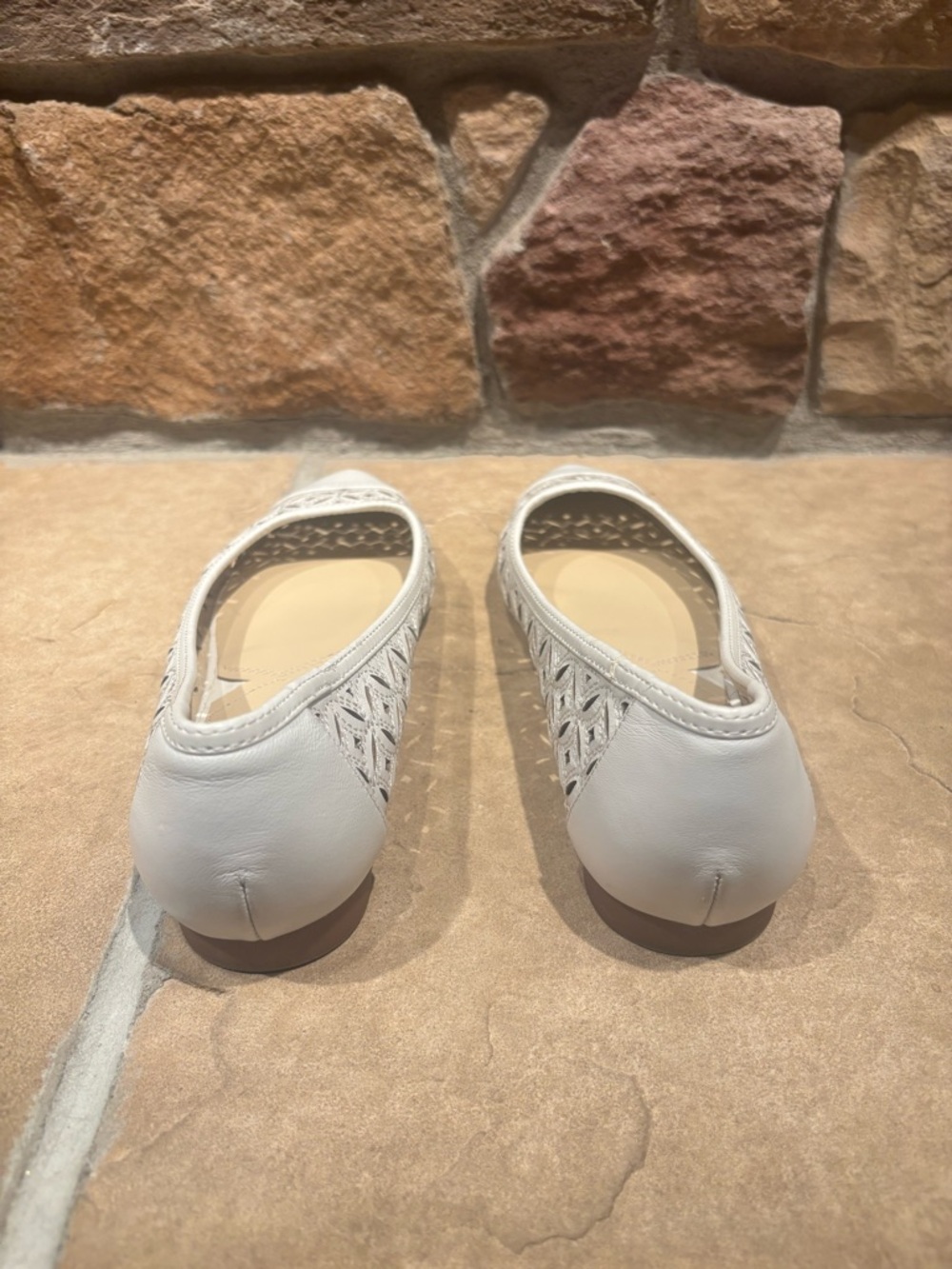 NWOT Adrienne Vittadini White Laser-Cut Pointed Toe Flats - Picture 3 of 9